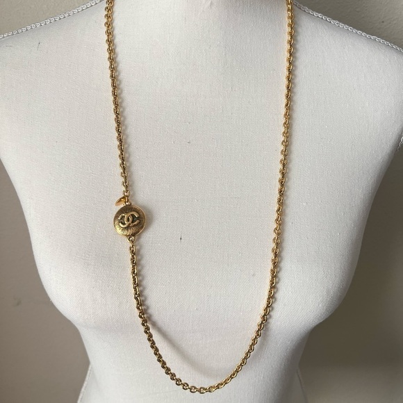 CHANEL Vintage 24k Gold Plated Embossed CC Logo Necklace - Picture 2 of 9